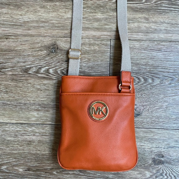 EUC Michael Kors Orange Pebbled Leather Crossbody Bag - Picture 3 of 15